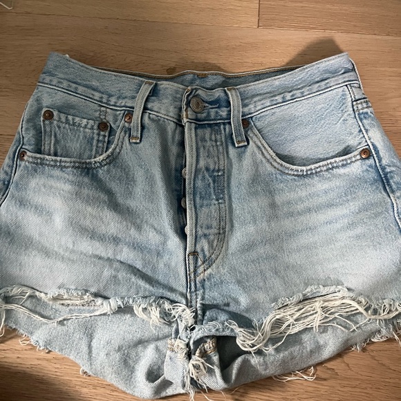 Levi’s 501 jean shorts - Picture 4 of 4